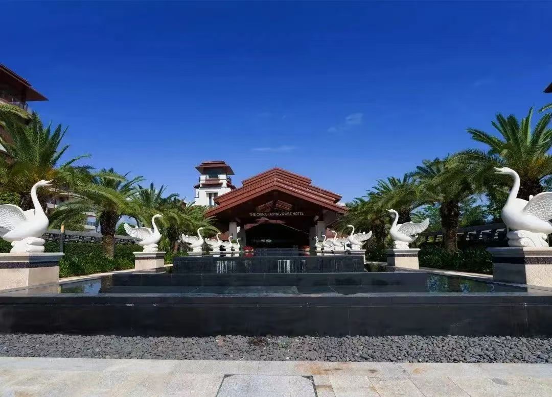 海棠灣鉑驪酒店天鵝雕塑